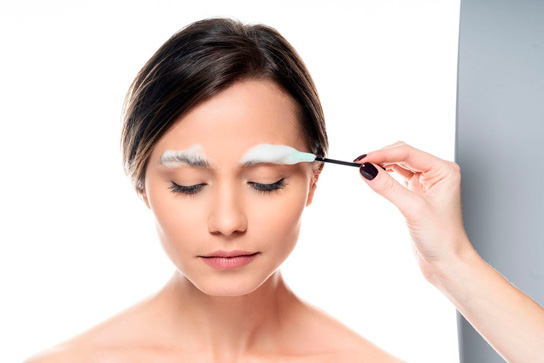  Vorbereitung der natürlichen Augenbrauen